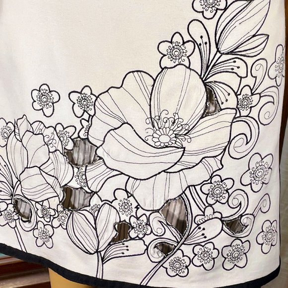 ▪️NANETTE LEPORE▪️Mod Floral Embroidered Laser Cut Pocket Skirt - Picture 3 of 11